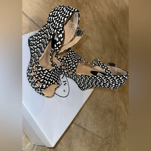 Heels - Picture 5 of 6